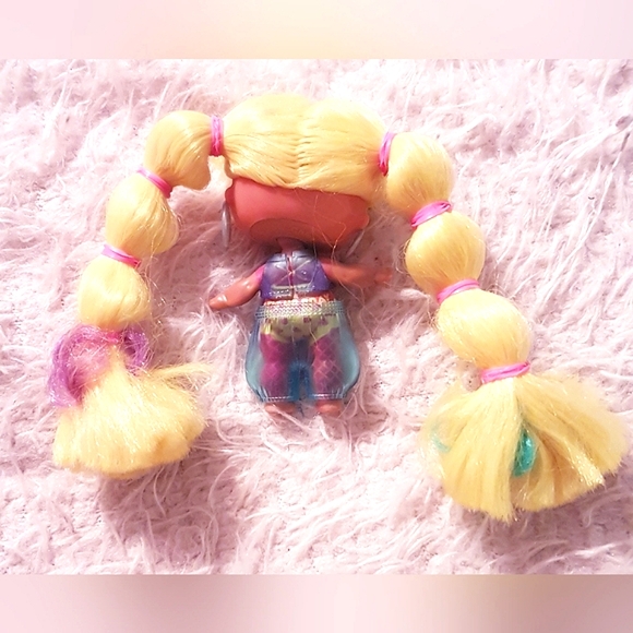 L.O.L Surprise! Remix Hip Hop Club Nae Nae Doll Hair Flip Tots Lil Outrageous - Picture 8 of 10